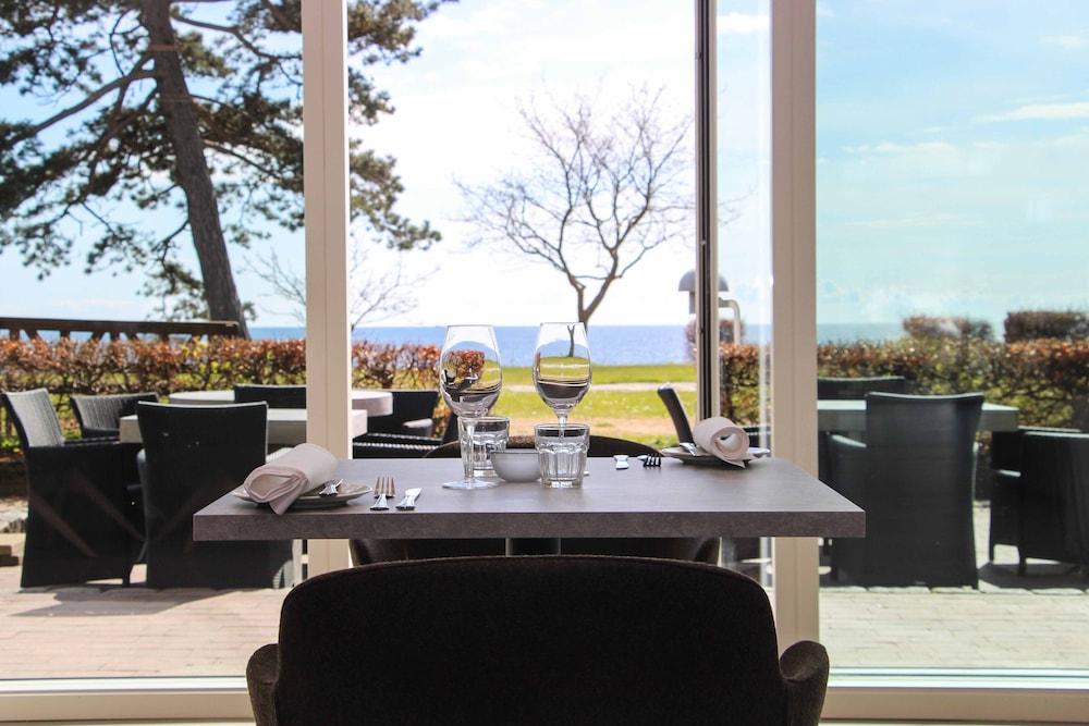 Fredensborg Badehotel 론네 외부 사진