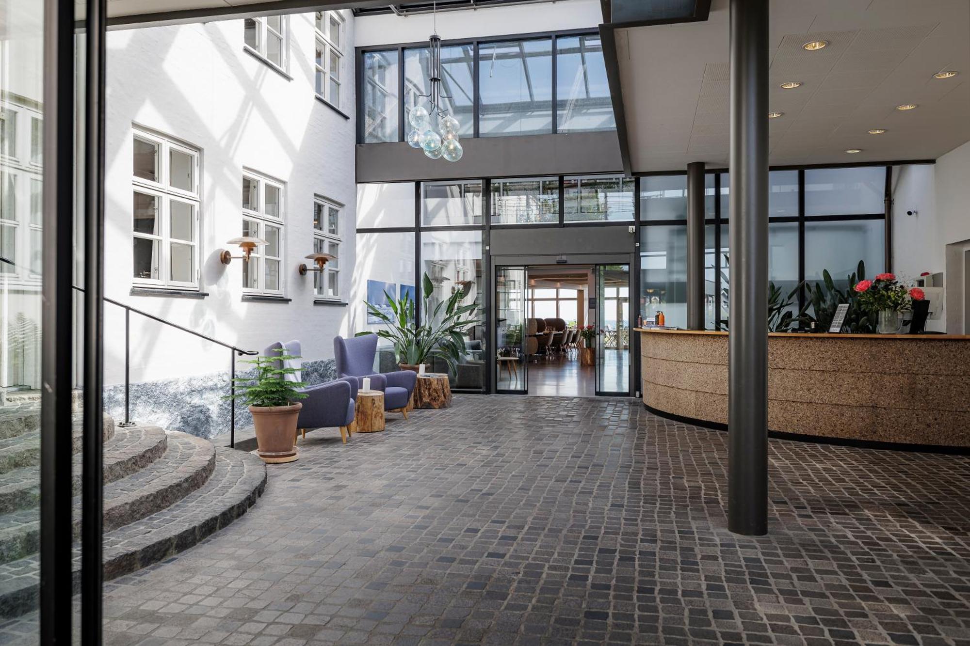 Fredensborg Badehotel 론네 외부 사진